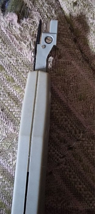 Alicate de Cravar Tomadas e Reguas RJ45