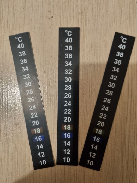 Termometr naklejany na szybę.