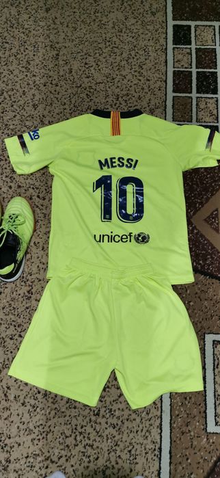 Футбольная обувь, футбольная форма