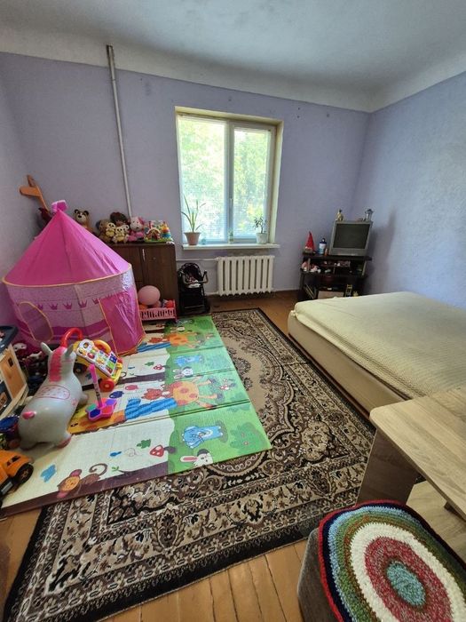 Продам 2-х сталинку с раздельными комнатами