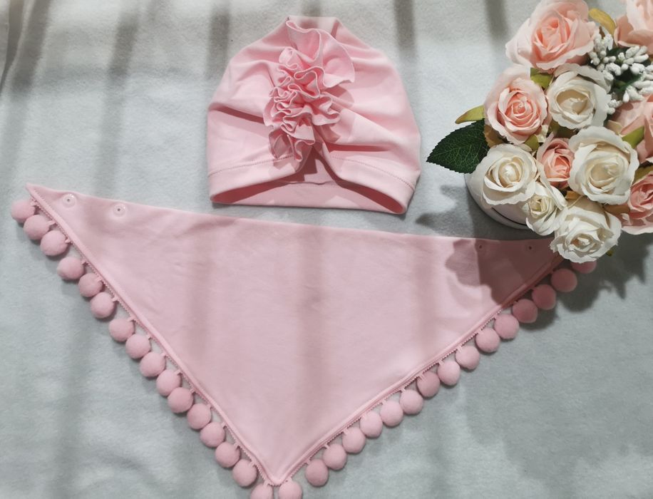 Turban i chusta z pomponami