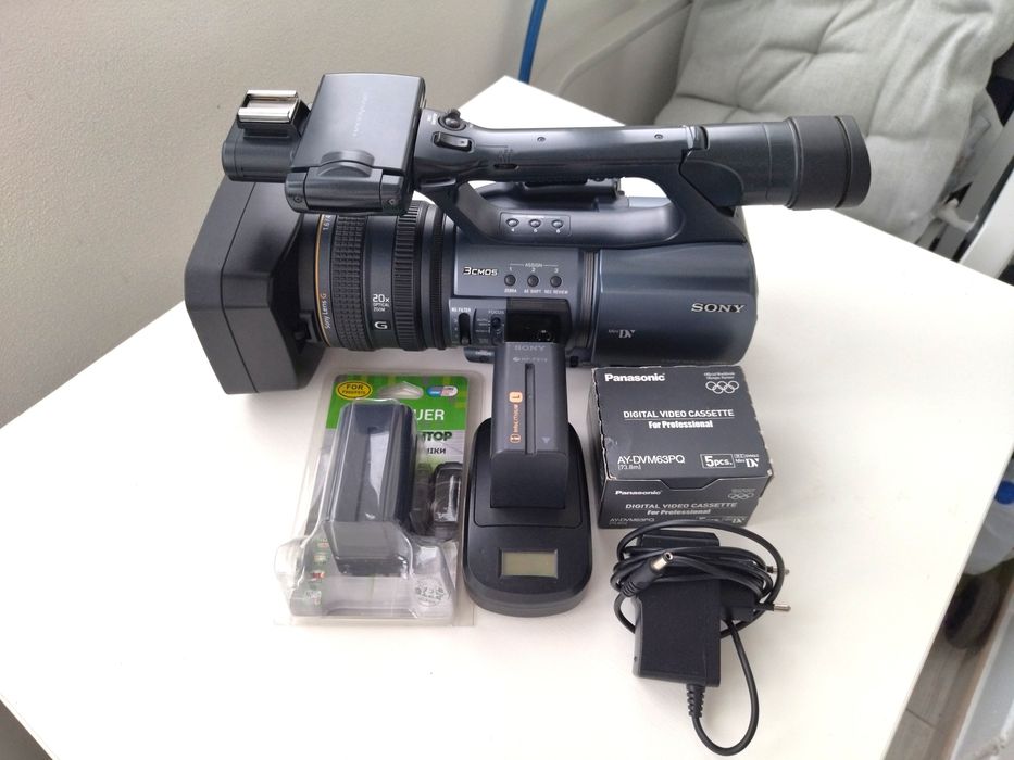 Відеокамера SONY DCR-VX2200e