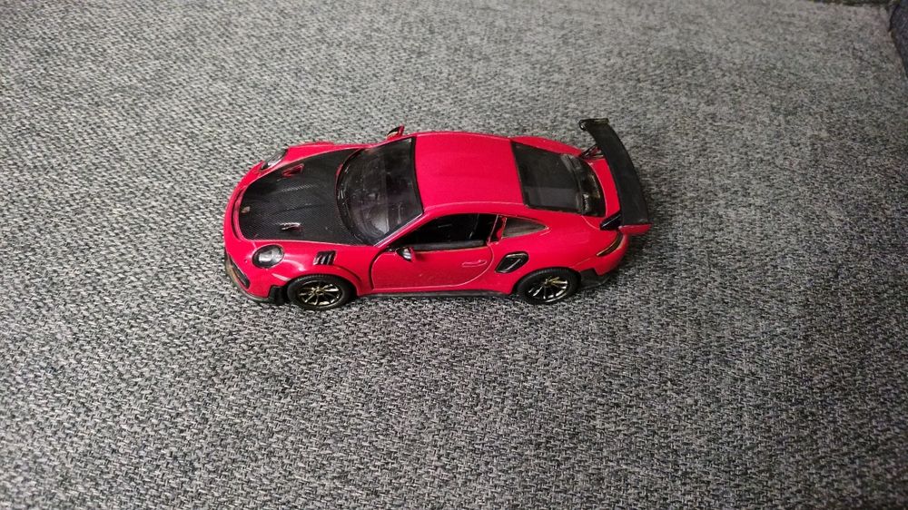 Model Kinsmart Porsche 911 GT2 RS (991) - Skala 1:36 - GT R S