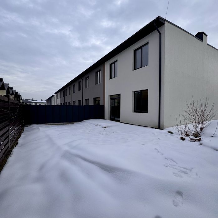 Продається готовий кутовий таунхаус з ділянкою 3 сотки у Крихівцях