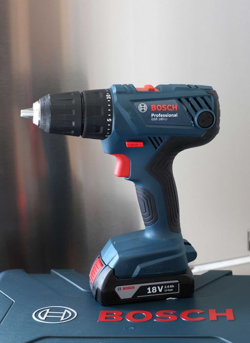 Аккумуляторная дрель-шуруповерт Bosch Professional GSR 180-Li