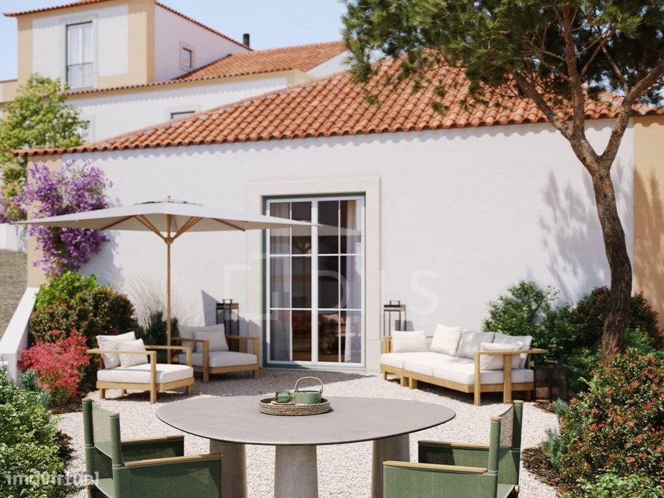 Moradia T5 com jardim e estacionamento em novo empreendimento, Lisboa