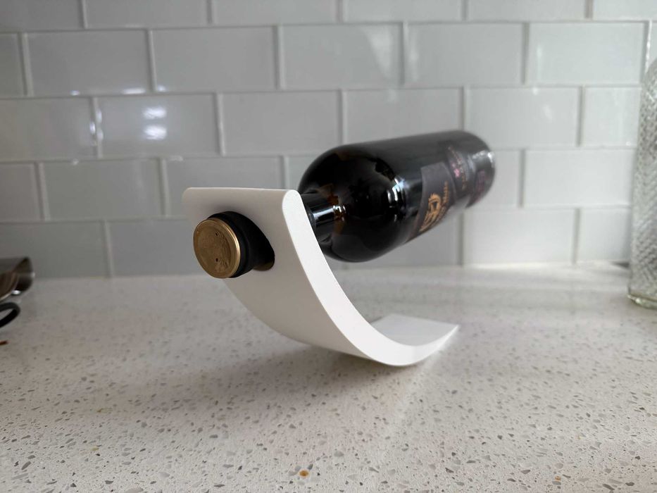 Kinetyczny stojak na wino — balansujący wine holder | Druk 3D