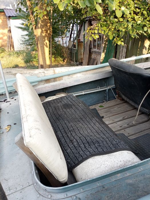 Катер з мотором Віхрь -30 електро.