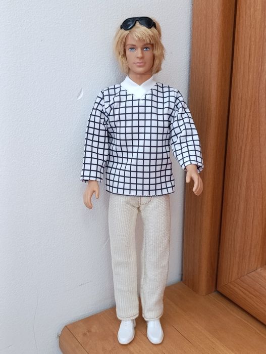 Modny komplet dla lalki Kena.
