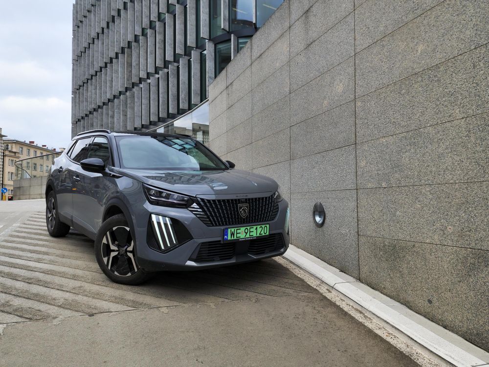 Peugeot e2008 GT FL - test