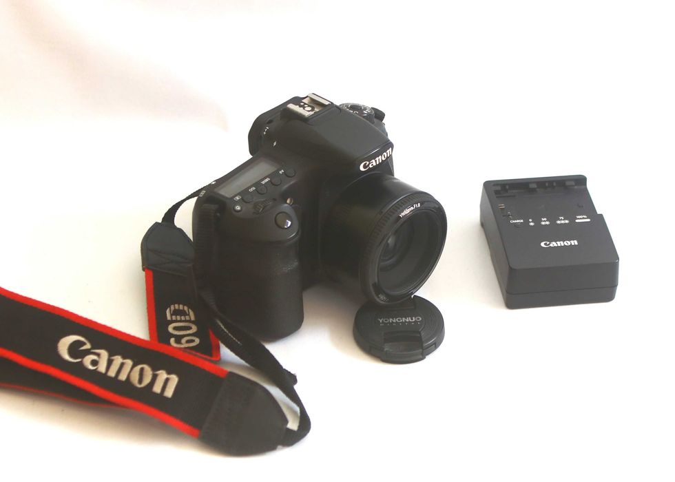 Canon 60D e lente Yongnuo 50 f\1.8 máquina fotográfica digital reflex