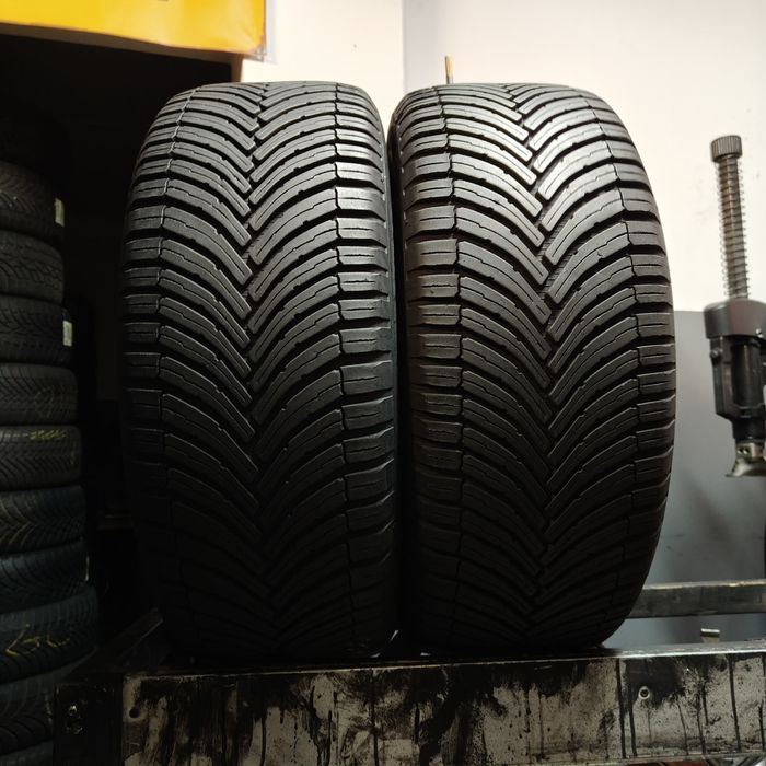 225/55/17 Sprzedam parę opon całorocznych Bridgestone