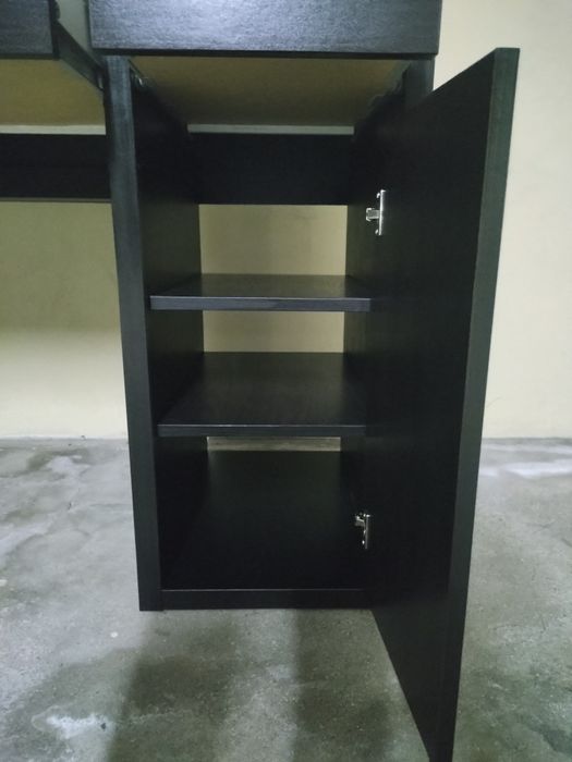 Secretária com oferta candeeiro