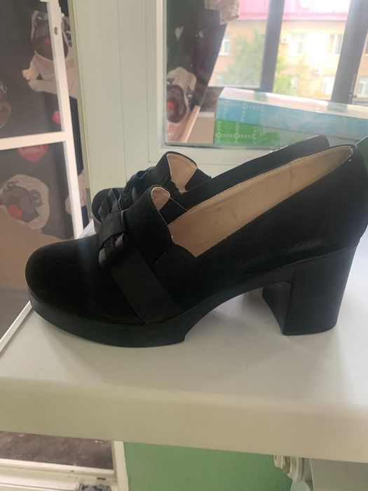 Туфлі жіночі на підборах