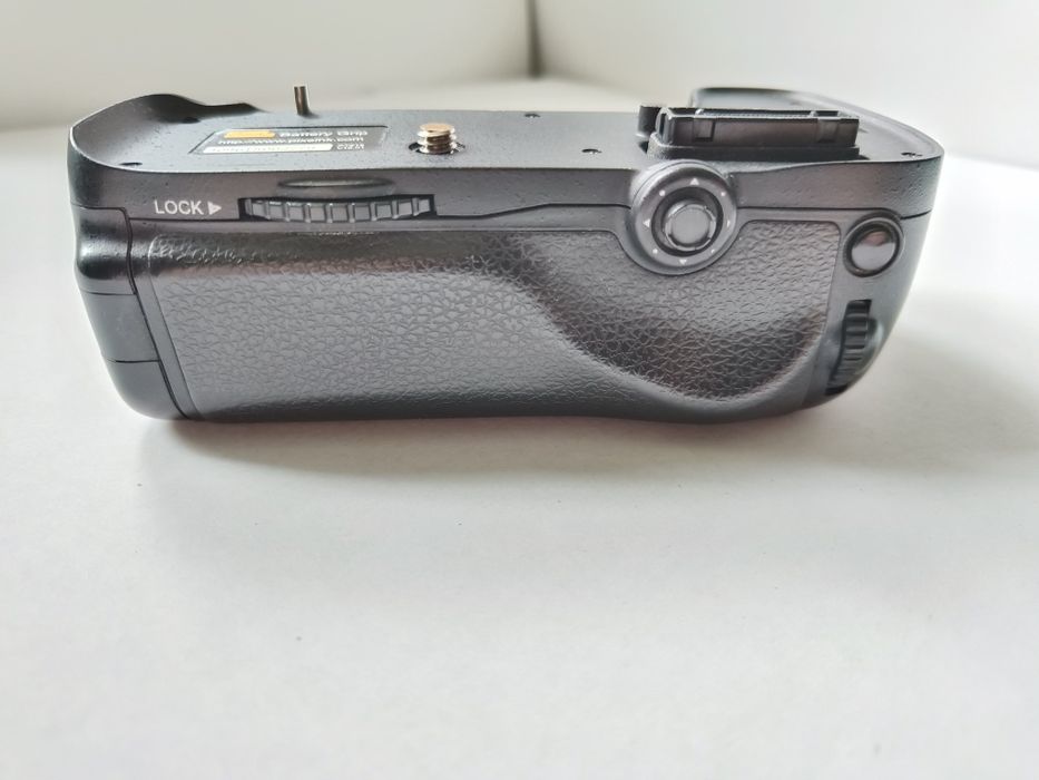 Nikon D600 plus grip pixel