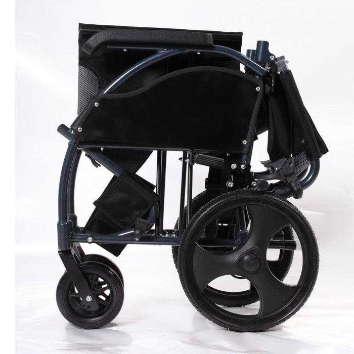 Cadeira de Rodas de Alumínio (11,2kg) - NOVA