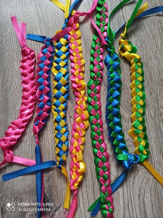 Фенечки ручної роботи