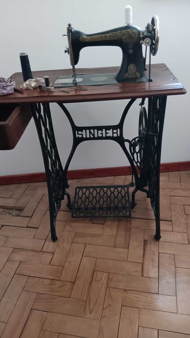 Máquina de costura SINGER antiga VINTAGE