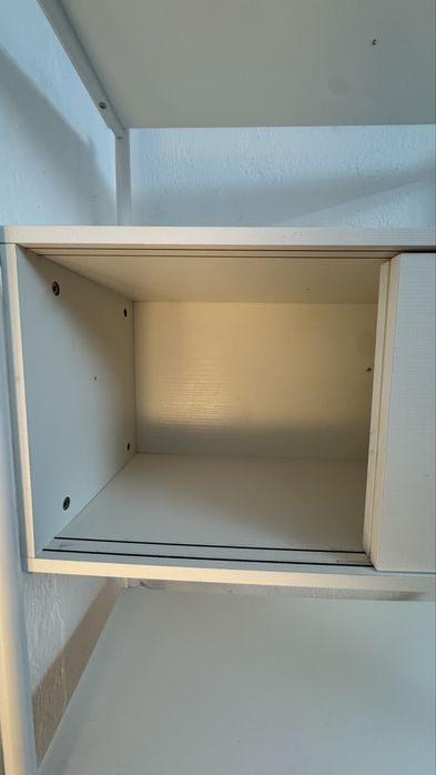 Estante Jysk LINDVED 6 prateleiras 2 portas branco