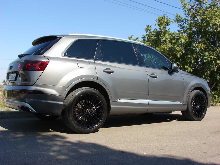 Audi Q7 3.0 турбо 2017 год (7 МЕСТ) на коже с панорамой