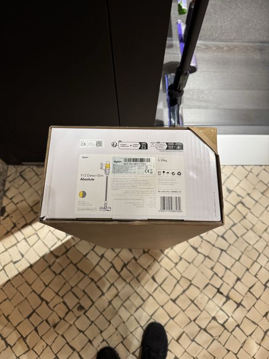 Aspirador vertical v12 dyson