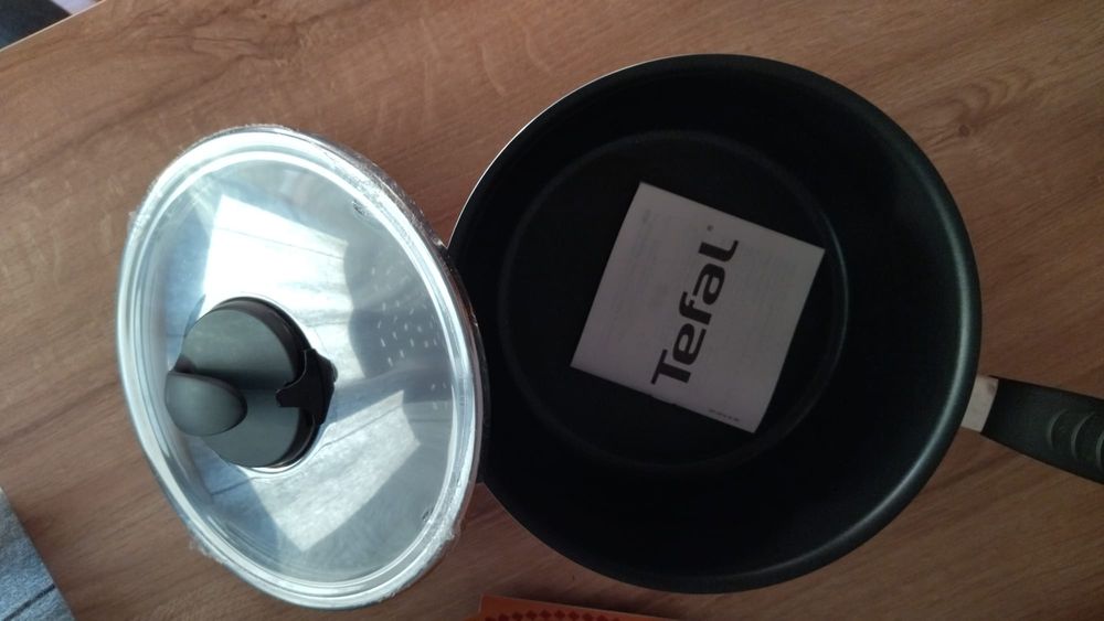 Panela TEFAL com tampa