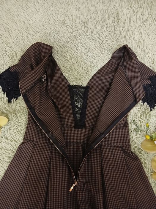 Сукня коктейльна з гіпюром