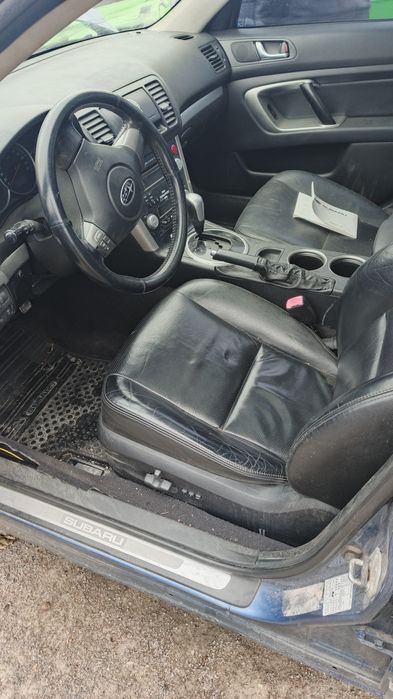 Субару Легасі на болти салон