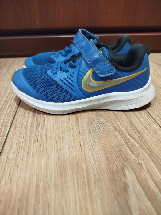 Продам легенькі та зручні кросівки Nike 
Зручність: Завдяки липучці