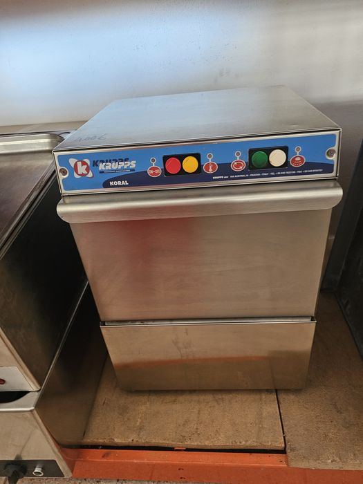 Máquina lava chávenas
