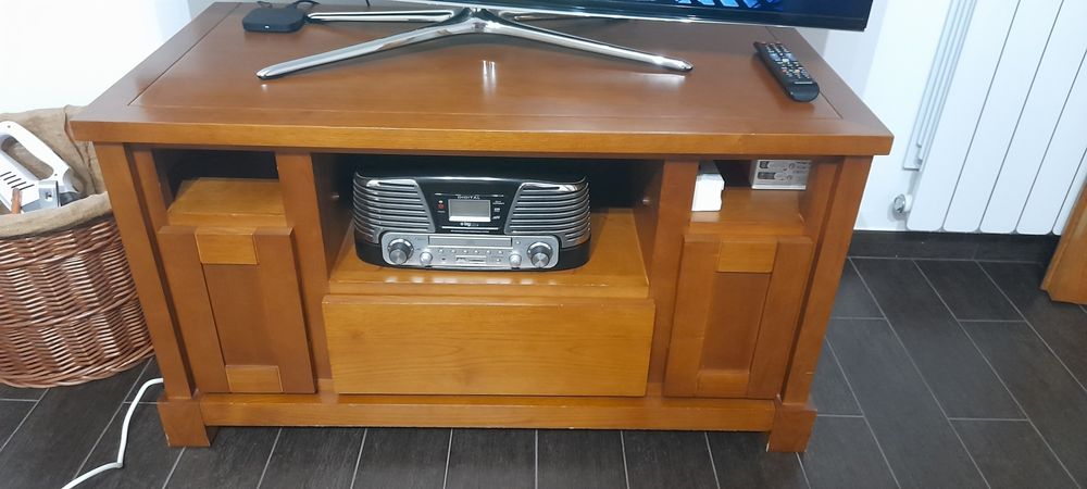 Móvel de sala para TV com bastante arrumação