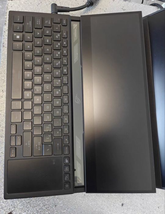 Asus Zephyrus Duo 16/MiniLED 2k165+4k60hz/RTX3070Ti/32GB/2T/R9-6900/