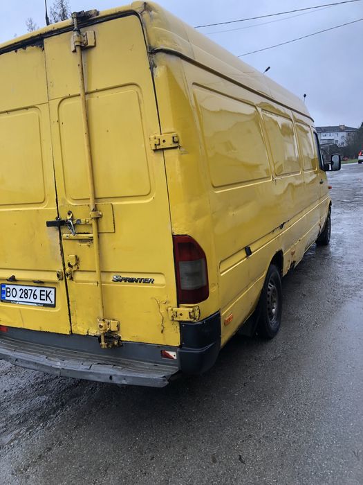 Автомобіль Mercedes-Benz Sprinter