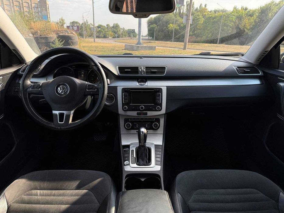 Volkswagen Passat B7 2011, 2.0 дизель, автомат