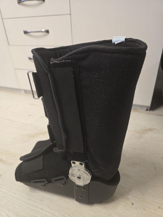 But ortopedyczny QMED Silver Line L – orteza Walker