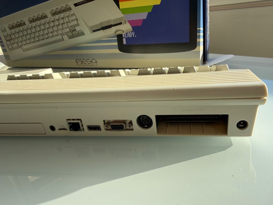 Vendo Mega65 como novo e com caixa.