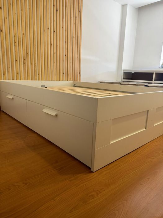 Cama Brimnes ikea 140x200 em otimo estado