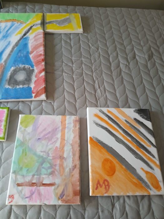 11 quadros de diferentes tamanhos, pintados à mão (valor cada)