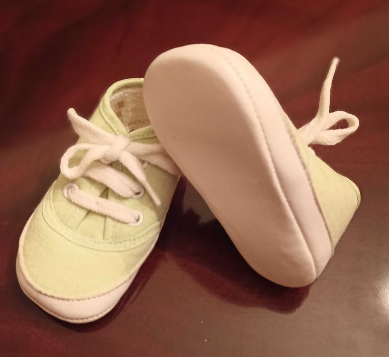 Sapatinho novo, tipo sapatilha de bebé! Oferta da pantufinha!
