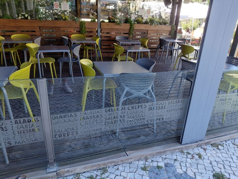 Cadeiras e Mesas (exterior e interior)