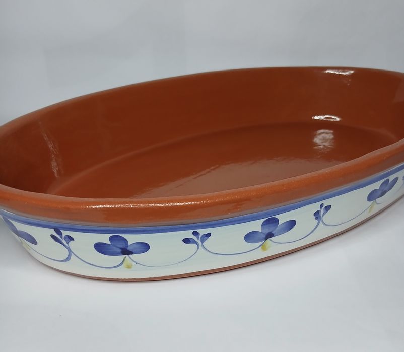 Travessa de barro oval antiga
