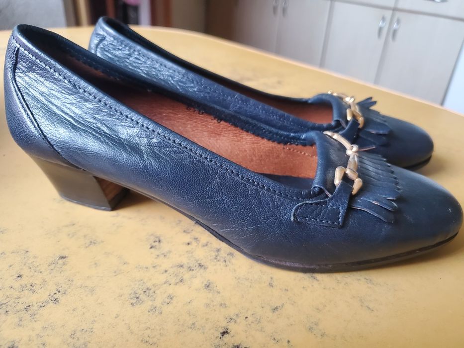 Продам жіноче взуття
