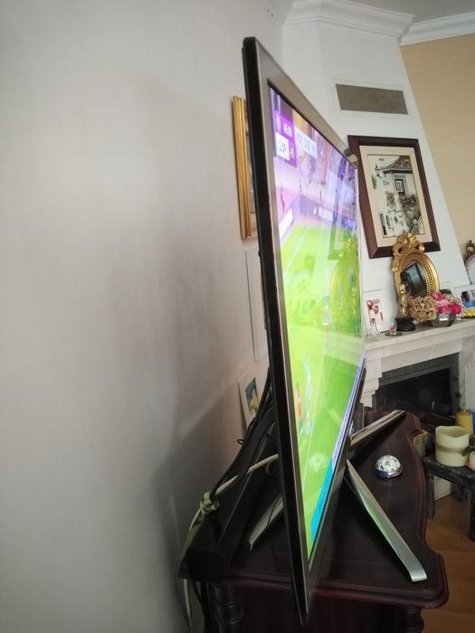 Vendo televisão de samsung modelo 2009 c8000 (3d tv) 3d com 1 óculos