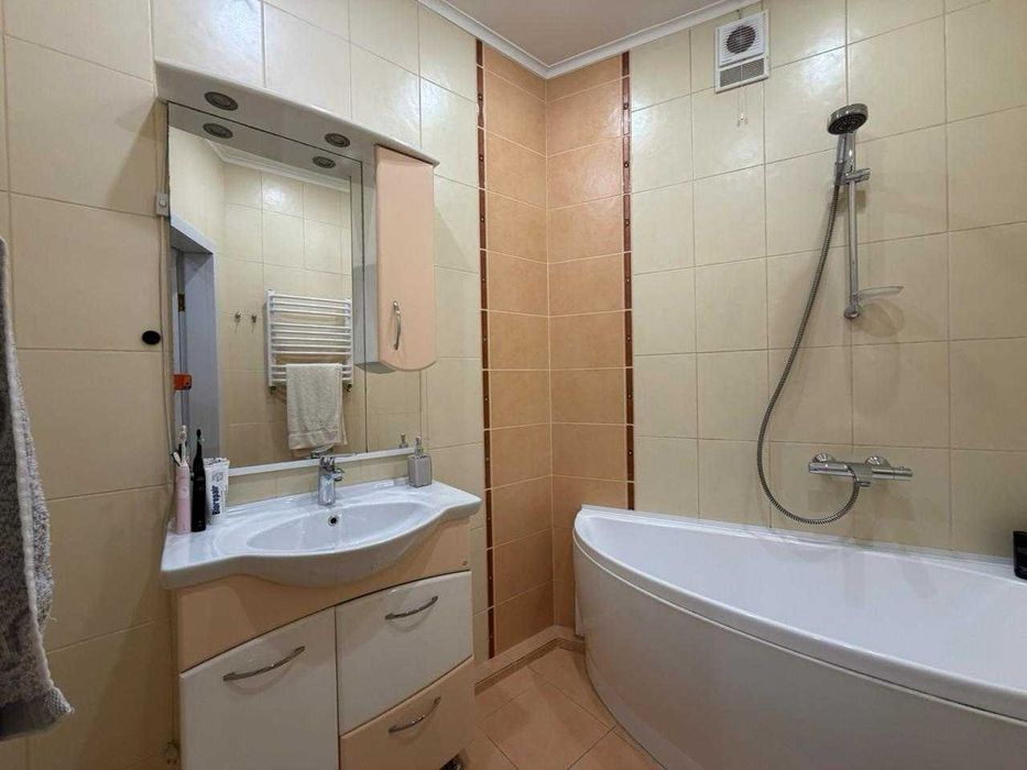 3 кімнатна в центрі навпроти 11 школи. Новобудова- 82 м². Лепкого. 3-й поверх. Євідновлення