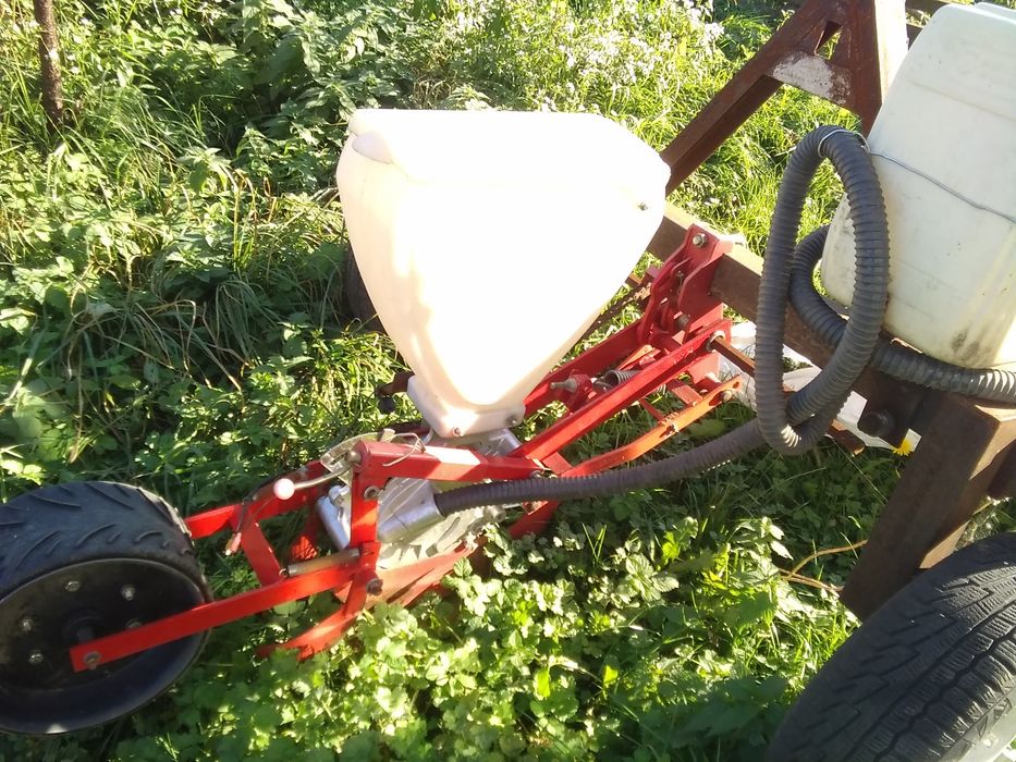 Гарбузова сівалка вакуумна однорядна упс