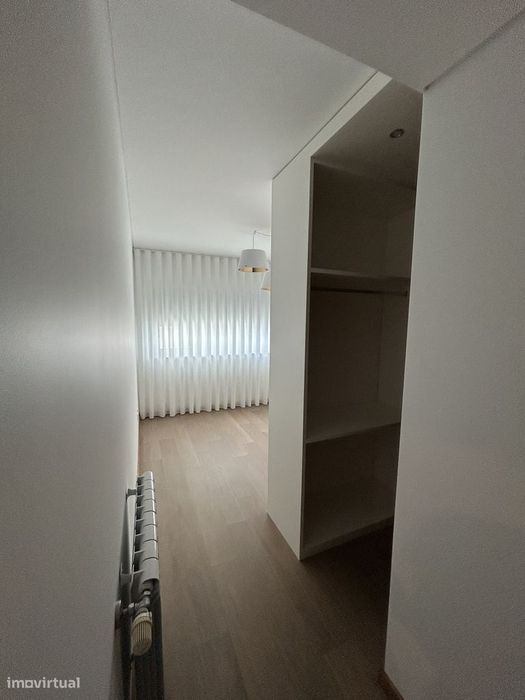 Apartamento T2 com Varanda e Garagem em Aveiro