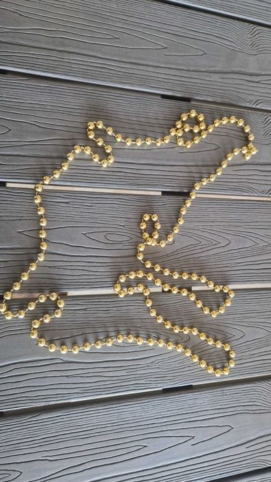 Colar de bijuteria, pérolas douradas