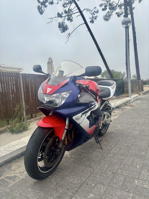 Honda CBR 929 RR Tricolor ou troco por Jipe
