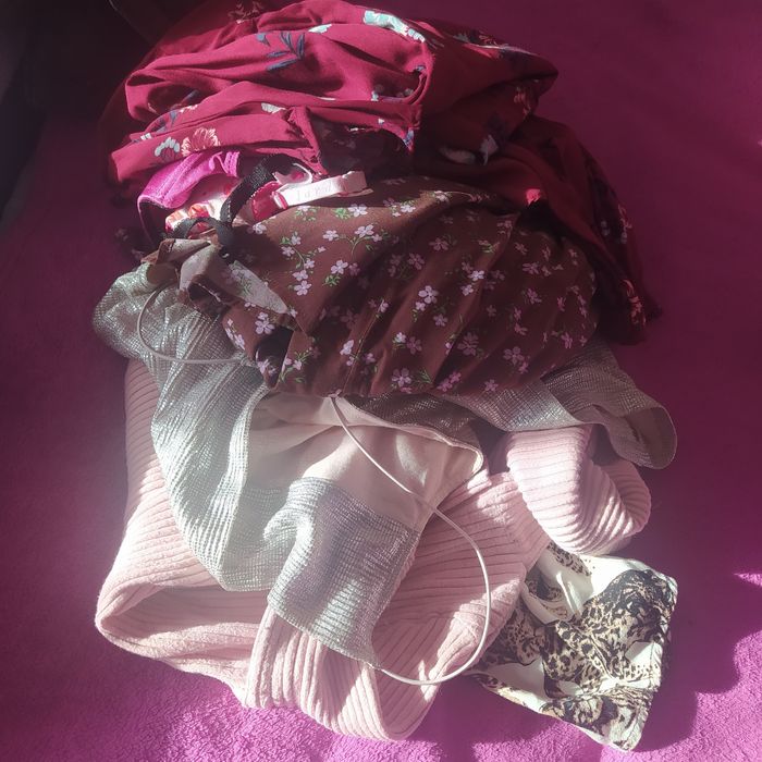 Віддаю теплі куртки,сукні, шапку жіночі