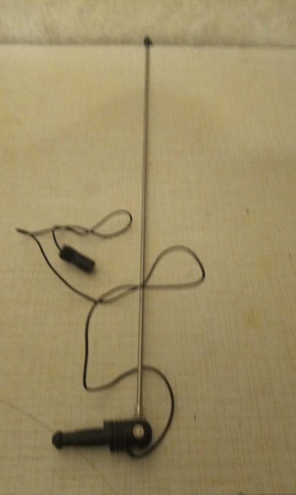 Антенна комнатная выдвижная.